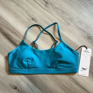 ALO Yoga Airlift Intrigue Bra in Blush Splash. Size M